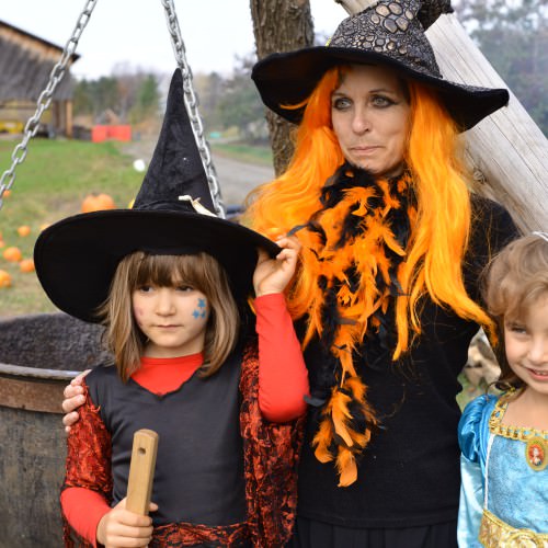 Le sorcière Orise à la foire aux citrouilles du Verger Gros Pierre
